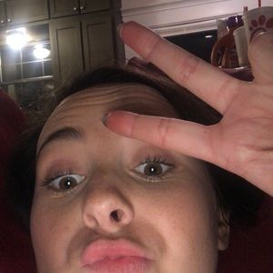 Meet your Posher, Claire